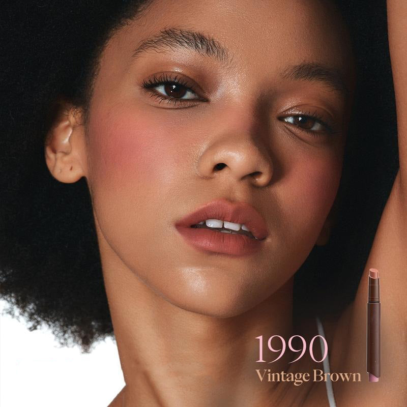 Velvet Rouge Lipstick: Lightweight, Pigmented & Transfer-Proof. Long-Wear, Non-Drying & Beginner-Friendly. Ideal for Holidays & Parties.